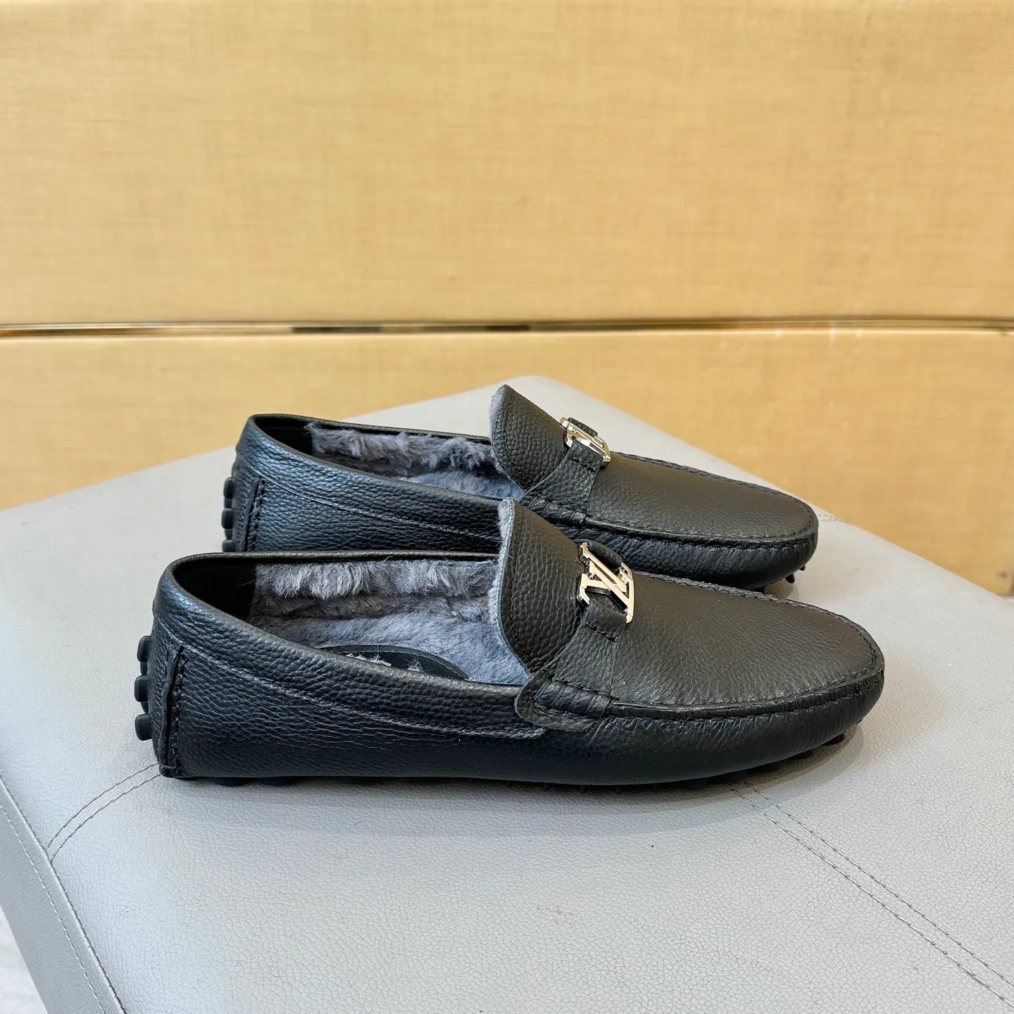 Factory price: 460💰 [LV] Autumn and winter style fur integrated 2025 men's beanie shoes (market top version) first layer cowhide ➕ real wool lining original packaging. Size: 38-45
